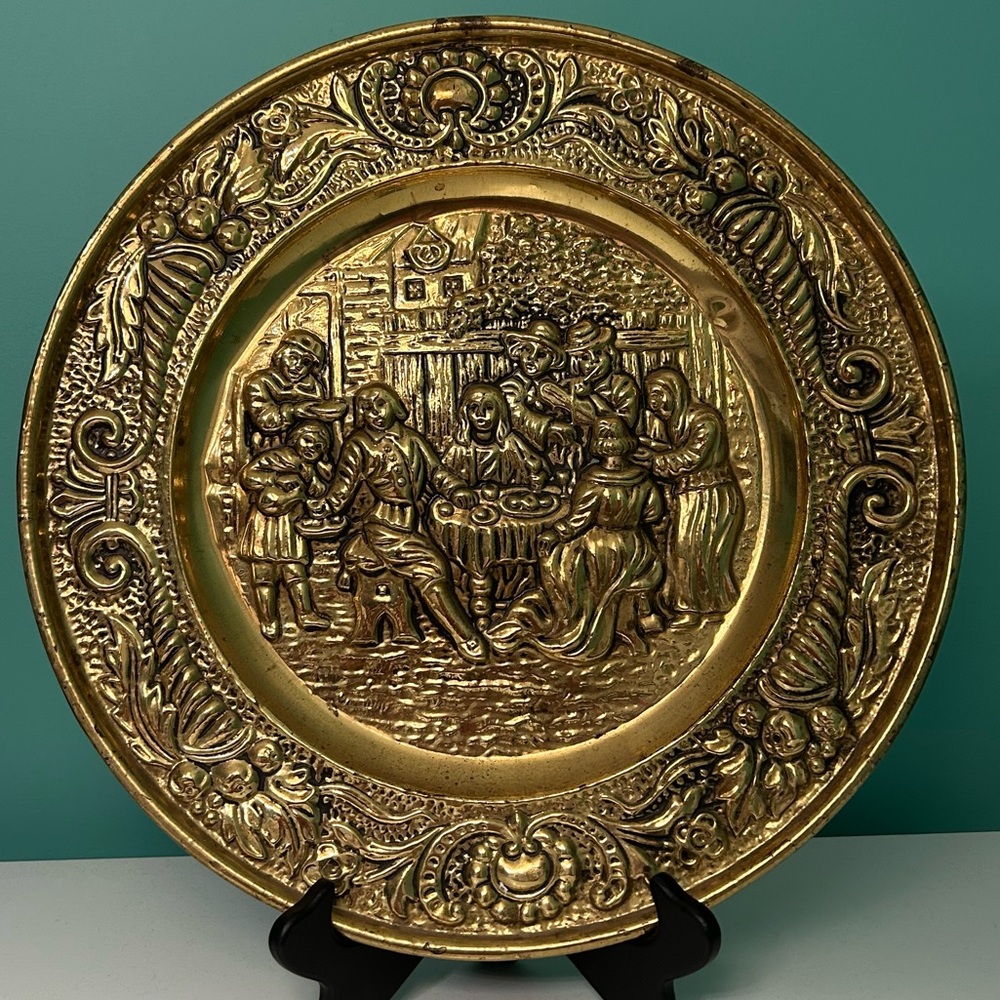 Vintage Peerage Embossed Brass Plate
Wall Plaque Tavern Scene Made in
England